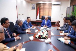 رئيس الوزراء يزور رئاسة مصلحة الجمارك ويؤكد على المسؤولية المشتركة لمواجهة التهريب