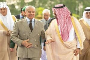 رئيس الوزراء الباكستاني يبدأ زيارة رسمية إلى السعودية لبحث العلاقات الثنائية وتطورات المنطقة
