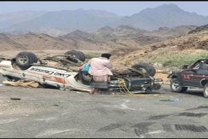 نجاة ركاب سيارة من حادث انقلاب على خط ثنهة