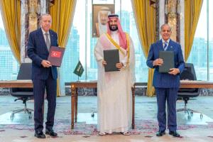 اتفاق دفاعي ثلاثي في مكة يعزز الردع السعودي ويضع تركيا وباكستان أمام معادلة إقليمية جديدة