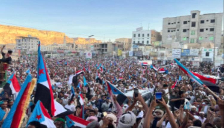 مسيرة «الثبات والصمود» بوادي حضرموت تجدد التفويض للانتقالي وتؤكد تمثيله لقضية الجنوب