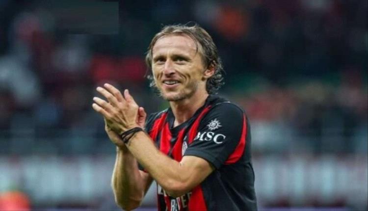 مودريتش يقترب من تمديد عقده مع ميلان لموسم إضافي