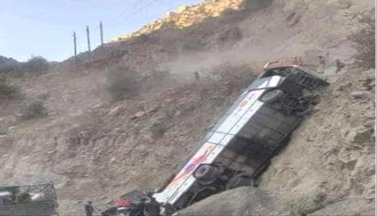 مصرع 13 شخصًا وإصابة 34 آخرين في حادث حافلة غربي نيبال