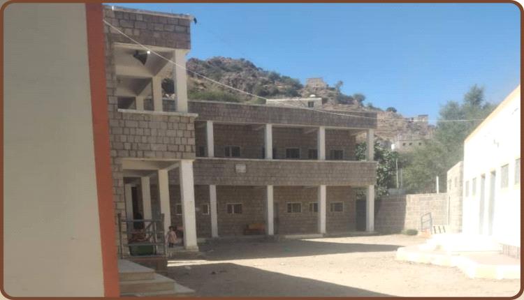 الوسط التربوي في يافع سرار يطالب بتكريم مديرة مجمع سرار للبنات سوسن العمري قبيل زواجها ومغادرتها إلى عدن