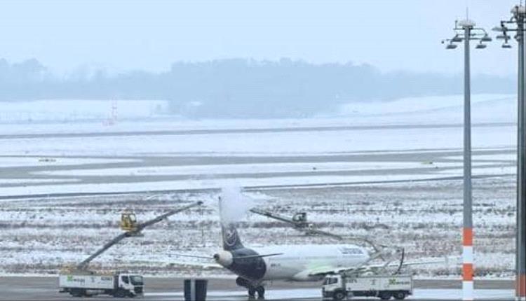 توقف مؤقت لحركة الطيران في مطار برلين بسبب الجليد الأسود