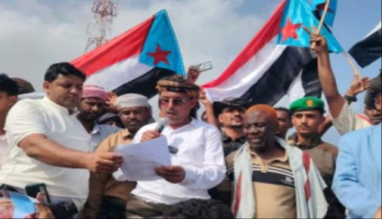 أبناء سقطرى يجددون العهد والتفويض الشعبي للمجلس الانتقالي الجنوبي