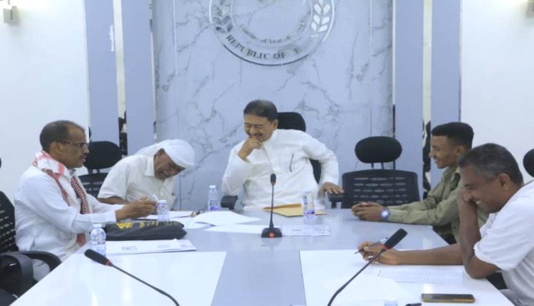 فرع حضرموت لكرة القدم يجرى مقابلات لاختيار الحكام المستجدين