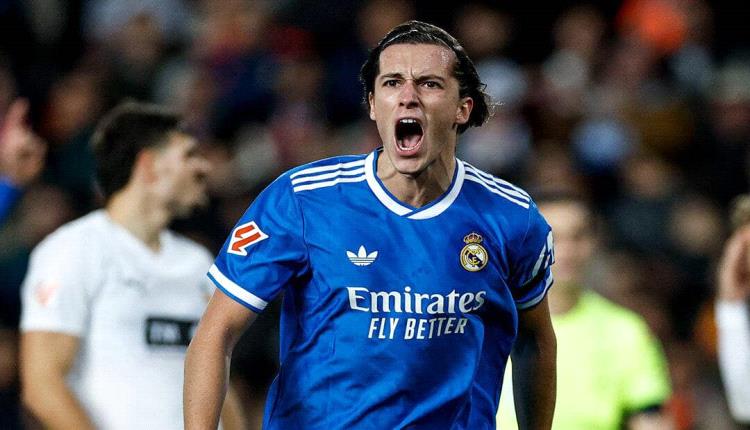 ريال مدريد يهزم فالنسيا بهدفين ويواصل مطاردة برشلونة على قمة الليغا