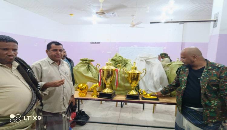 لجنة دوري الشهيد عبداللطيف السيد تسلّم جوائز الدوري في مناطق الدلتا