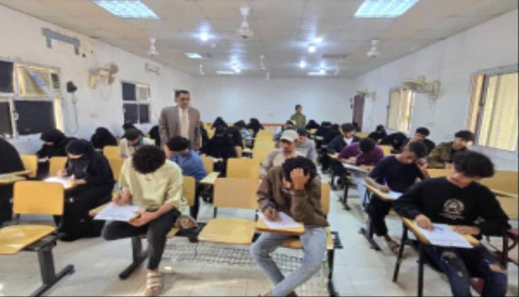 كلية اللغات والترجمة بجامعة عدن تختتم امتحانات الدور الثاني للفصل الأول بانتظام وانضباط