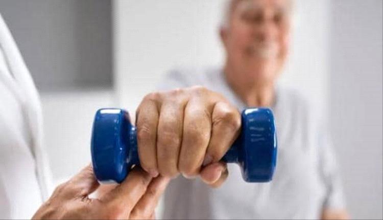 دراسة: مياه معدنية غنية بالكالسيوم والمغنيسيوم تحافظ على عضلات الأشخاص فوق الخمسين