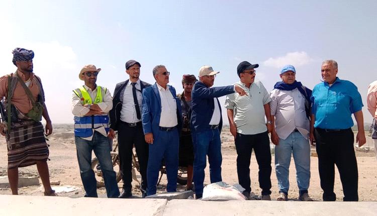 وفد من وزارة الزراعة وفريق إعلامي من أبين يزوران مشروع سد حسان الاستراتيجي