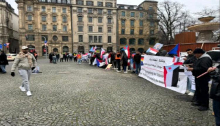 الجالية الجنوبية في ميونيخ تنظم وقفة احتجاجية وتؤكد تمسكها بحق تقرير المصير