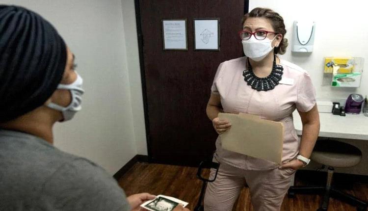 باحثون يطورون برنامج ذكاء اصطناعي لتشخيص مضاعفة الحمل الخطيرة 