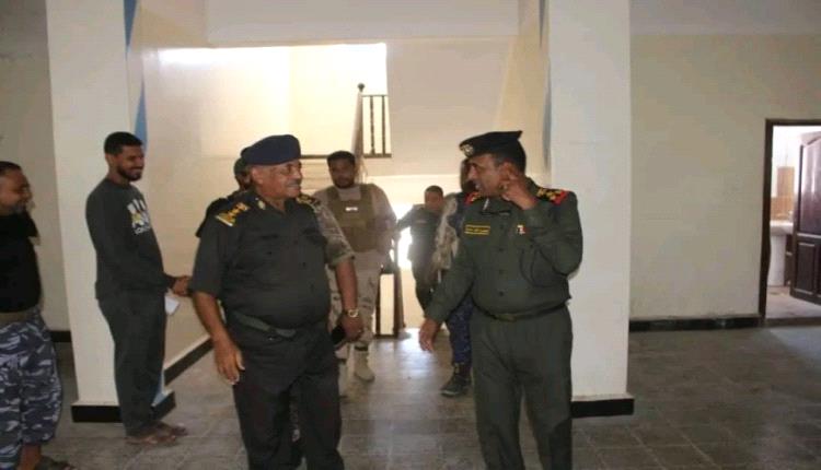 القائم بأعمال مدير أمن ساحل حضرموت يزور إدارة البحث الجنائي لتعزيز الأداء الأمني