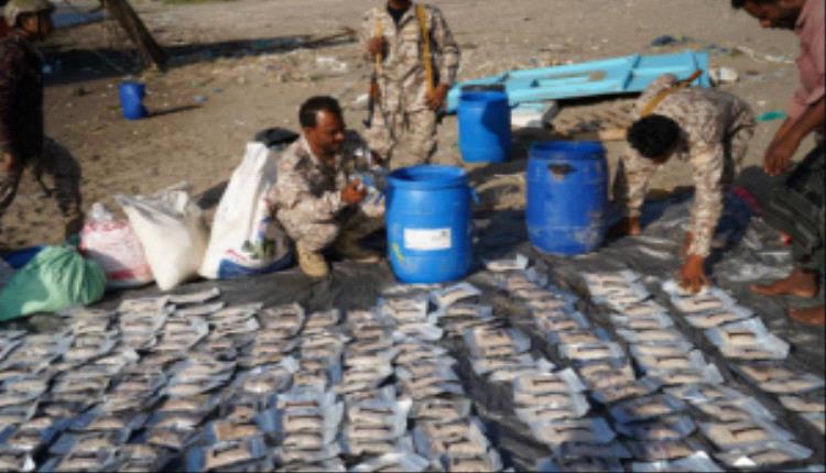 قوات العمالقة الجنوبية تضبط شحنة مخدرات كبيرة على متن قارب قرب باب المندب