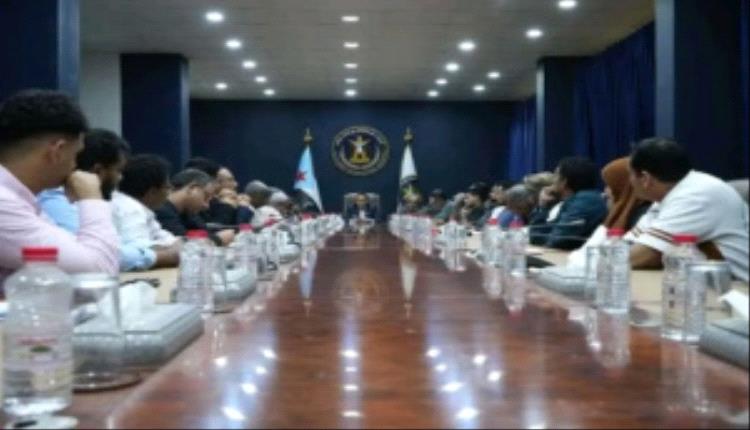 الحالمي يترأس اجتماعاً موسعاً لتنفيذية انتقالي عدن ويؤكد على توحيد الصف وتعزيز الاستقرار في العاصمة