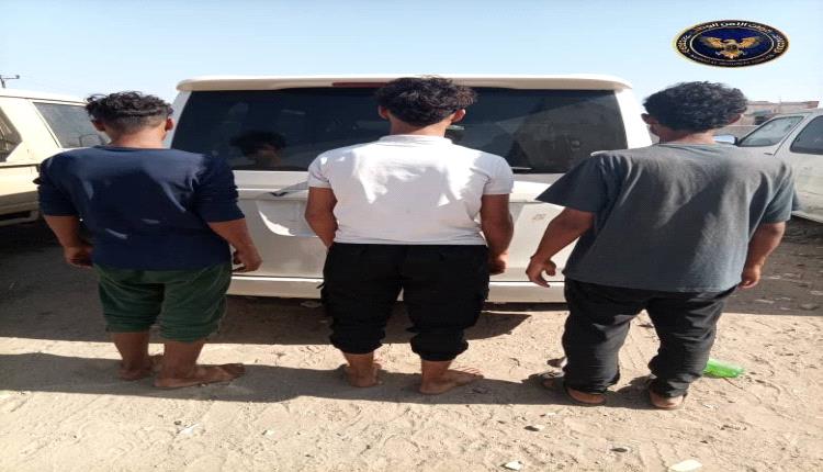 قوات الأمن الوطني تستعيد باصا مسروقا وتضبط المتورطين شرقي عدن