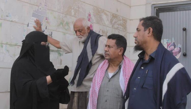 وكيل محافظة أبين ومدير الخدمة المدنية يتفقدان سير العمل في هيئة مستشفى الرازي والمرافق الحكومية بخنفر