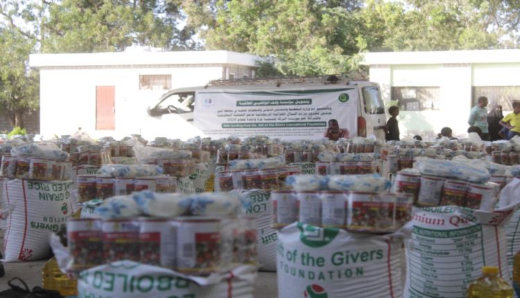 أفضل من الحكومة" .. مؤسستي البركة ووقف الواقفين بأبين وقفتا إلى جانب المعلمين في مدارس الكود رمضان 2026