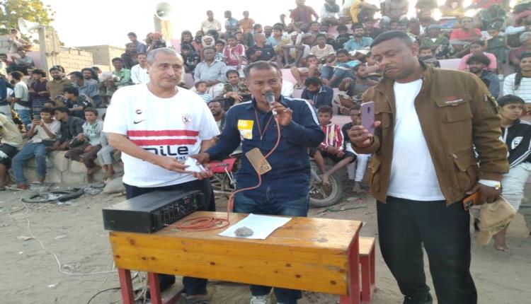 تكريم المعلق الرياضي محمد أمبيضاء بدعم حسين وكلاي الوالي في أبين