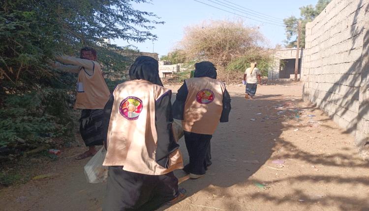 مؤسسة الوردة البيضاء توزّع وجبات إفطار الصائم في منطقة دهل أحمد بزنجبار