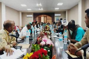 تنفيذي لحج  يشدد على الانضباط الوظيفي ويناقش وضع الكهرباء والمياه ...