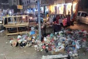 غضب شعبي في الشيخ عثمان بسبب تراكم القمامة بالشوارع