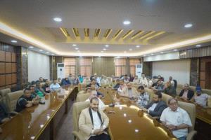 محافظ عدن يؤكد أهمية الشراكة مع الإعلام لدعم الاستقرار والتنمية