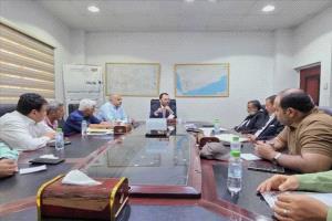 خلال ترؤسه اجتماع قيادات القطاع.. وزير الكهرباء يوجّه برفع الجاهزية لمجابهة الصيف القادم