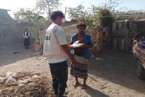 تواصل مبادرة «أهل الوفاء – رجال أعمال أبين تكافل وعطاء» توزيع 700 وجبة يومياً ضمن مشروع «إفطار صائم»