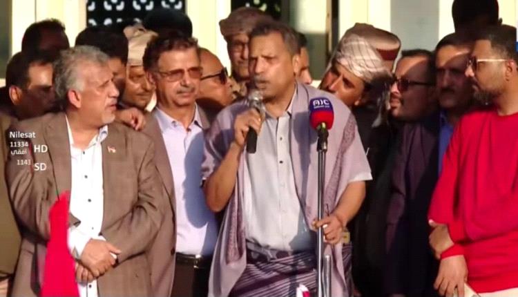 محافظ أبين اللواء أبوبكر يدعو الزبيدي لإعلان الدولة الجنوبية ويشيد بالدعم الإماراتي والسعودي في خطاب تاريخي بالتجمع المليوني بأبين