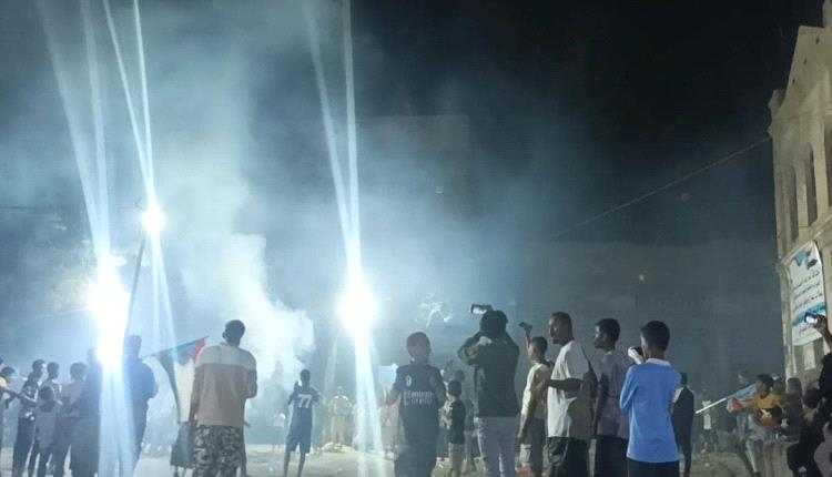 احتفالات شعبية حاشدة في مديرية الحوطة بمحافظة لحج بعد إعلان دستور دولة الجنوب العربي