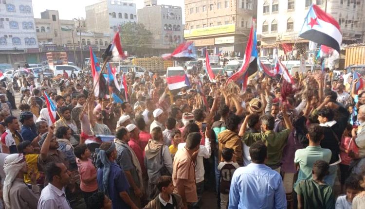 مسيرة شعبية حاشدة في ردفان الحبيلين تنديدا ً بالعدوان الجوي على حضرموت