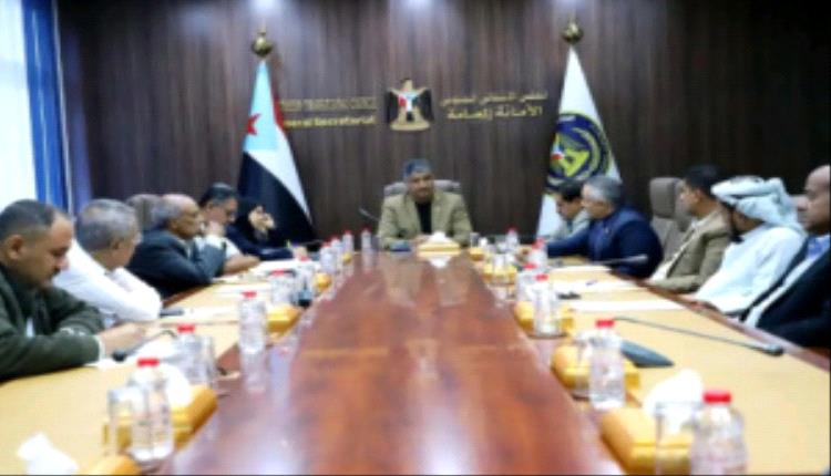 الأمانة العامة تحذر من أن نهب السلاح في حضرموت يغذّي الجماعات الإرهابية