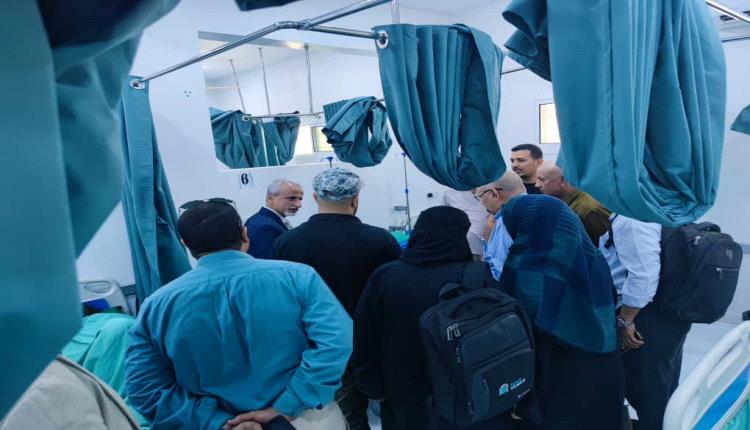 ​الشبحي يتفقد جرحى معركة "الوعد الصادق" بمستشفى عبود العسكري ويرفدهم بمستلزمات طبية