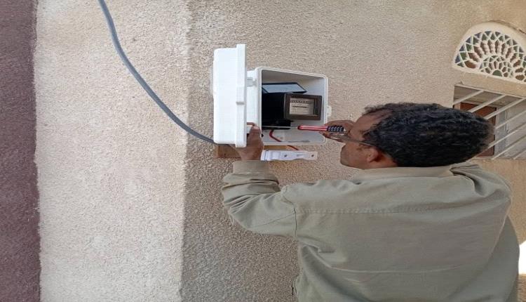 الفرق الفنية لكهرباء شبوة تبدأ تنفيذ المرحلة النهائية لإدخال التيار الكهربائي لمناطق أسفل وادي مرخة