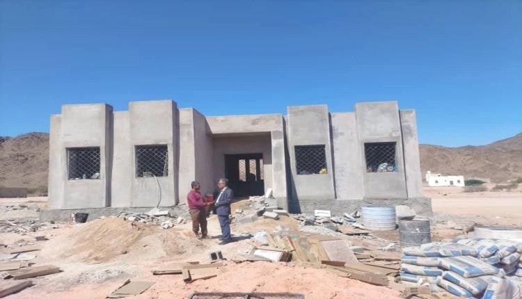 مدير عام عتق يتفقد مشروع الوحدة الصحية بالصدارة ويعلن قرب إنجازه