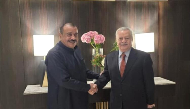 بن بريك يلتقي مستشار رئيس مجلس القيادة الرئاسي عبد العزيز المفلحي في الرياض لمناقشة المشاورات الجنوبية