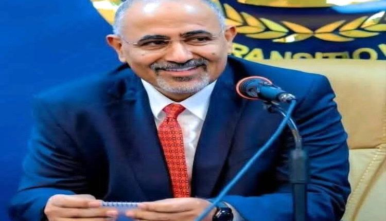 الرئيس الزبيدي يدعو إلى مليونية كبرى في عدن تأييداً للإعلان الدستوري