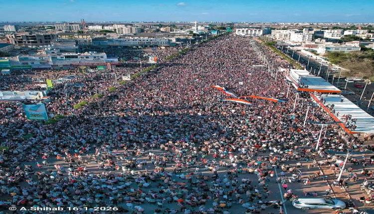 في حشد جماهيري عظيم.. شعب الجنوب يؤكد تأييده للإعلان الدستوري
