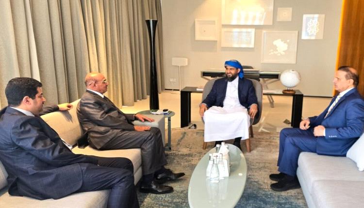 المحرّمي يبحث مع محافظ البنك المركزي سبل تعزيز الاستقرار الاقتصادي واستقرار العملة