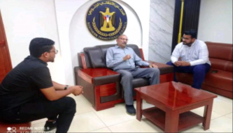 رئيس كتلة عدن بالجمعية الوطنية يتفقد مكاتب الهيئة التنفيذية ويؤكد أهمية توحيد الصف الجنوبي