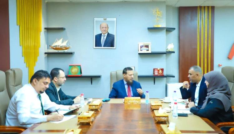 محافظ عدن: التعليم أولوية قصوى ودعم المعلمين مستمر دون انقطاع