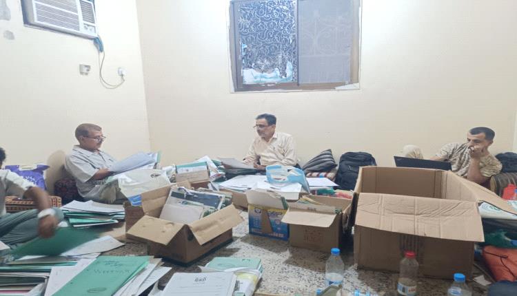 مكتب الشهداء والجرحى بمحافظة أبين يعمل بصمت ويحقق إنجازات بإدراج (420) ملف شهيد رغم شح الإمكانيات