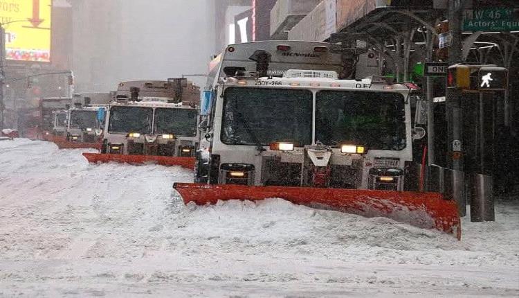 الولايات المتحدة: 14 وفاة وآلاف الرحلات الجوية ملغاة بسبب عاصفة ثلجية شديدة