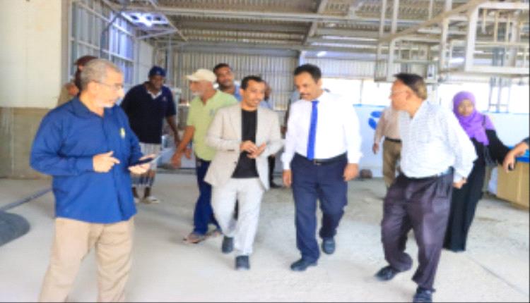 الوكيل غازي لحمر يتفقد مركز تربية الأحياء المائية والاستزراع السمكي في العاصمة عدن