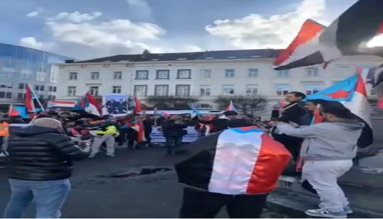 الجالية الجنوبية في بروكسل تُنظّم وقفة احتجاجية حاشدة أمام مقر البرلمان الأوروبي