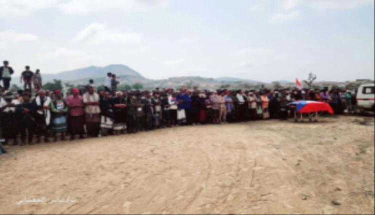 بحضور القيادات المحلية.. تشييع الشهيد أشرف صالح في مسقط رأسه بحالمين