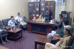 مدير عام خنفر «اليوسفي» يترأس اجتماعًا لمديري الإدارات الإيرادية بالمديرية